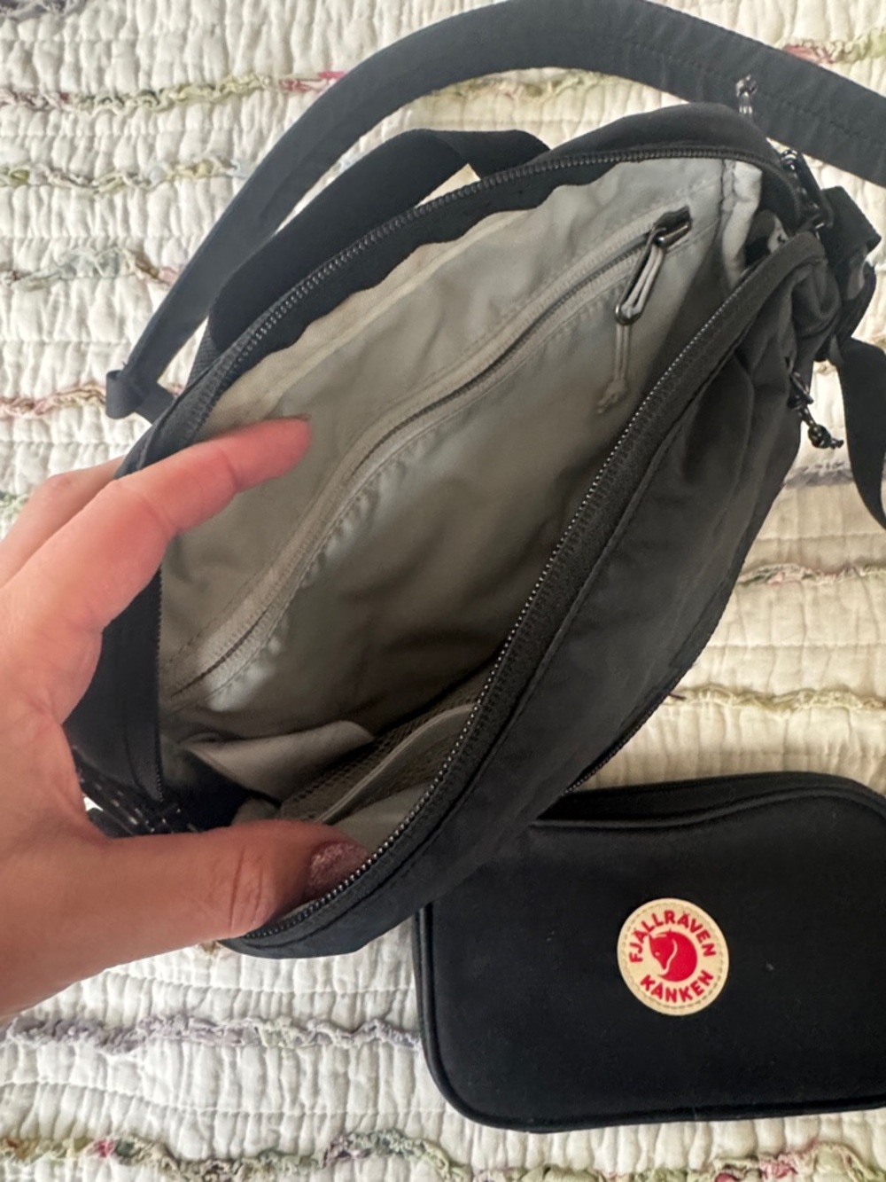 Black Fjallraven crossbody and wallet combo - Picture 2 of 3